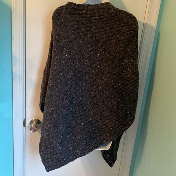 Ireland’s Eye Merino Wool Poncho VGUC - Picture 2 of 6